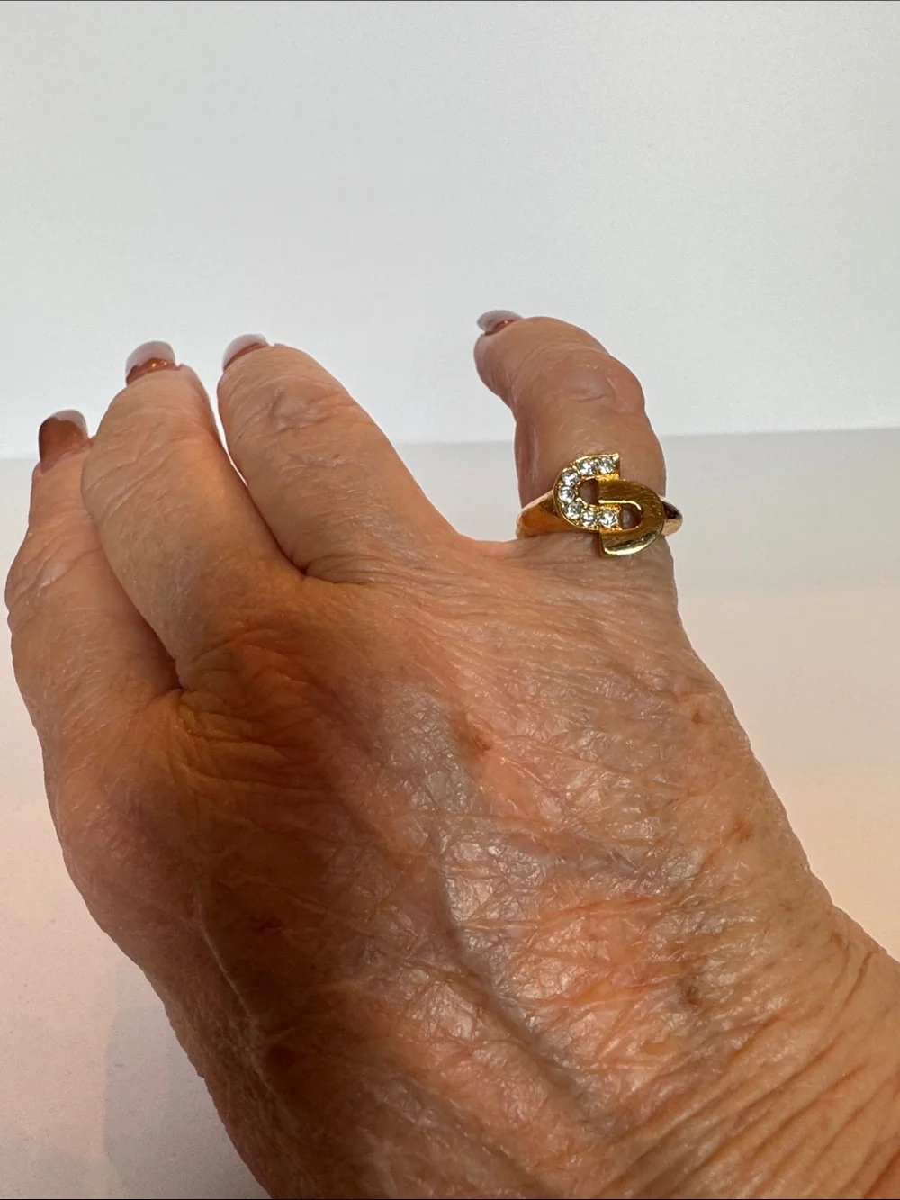 Avon Vintage Gold-Tone Crystal “G” Ring Size 7 NWOT